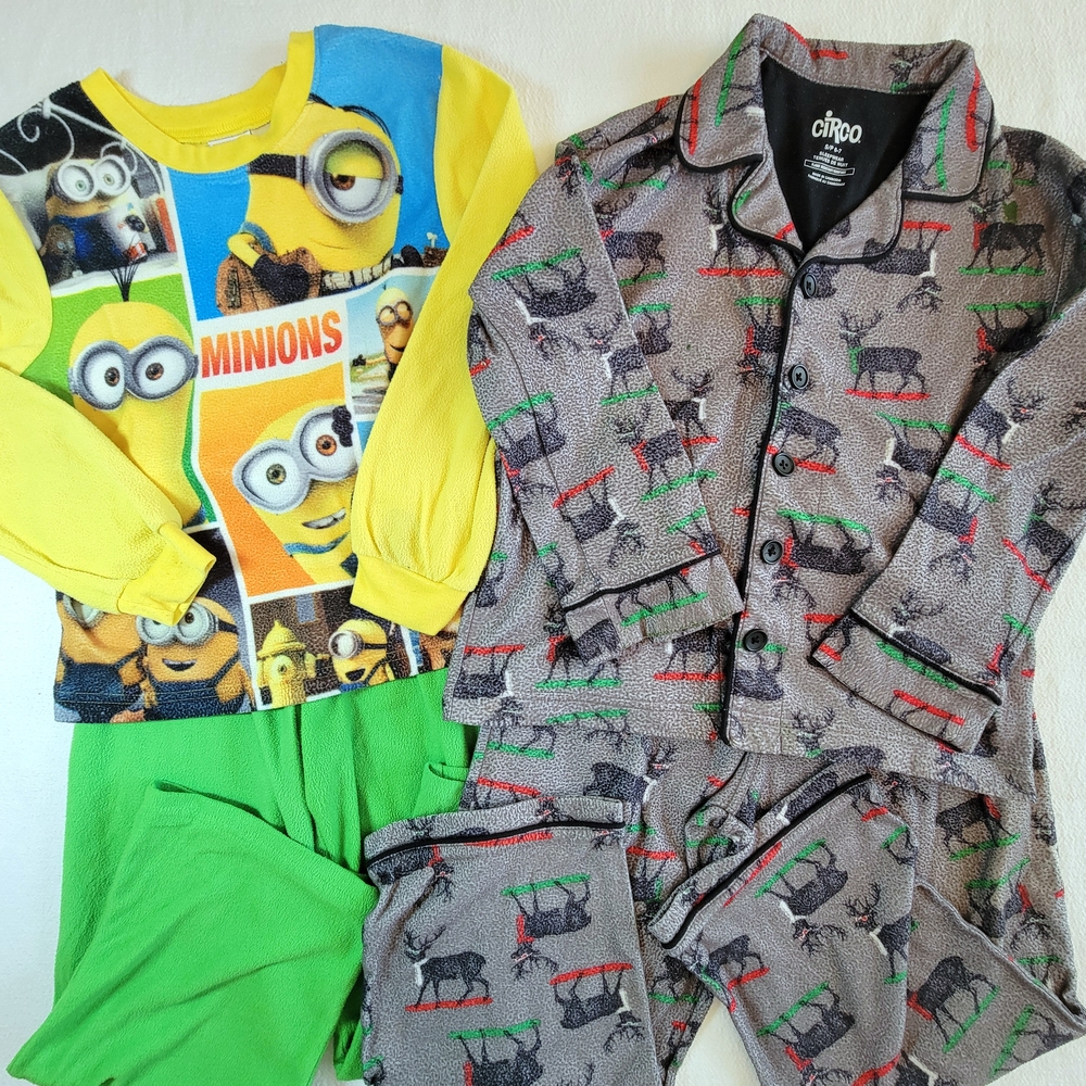 2 Pajama Sets, Kids Size 6-7 And 8, Despicable Me Minions, Reindeer